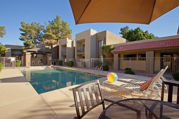 Sparkling pool & courtyards